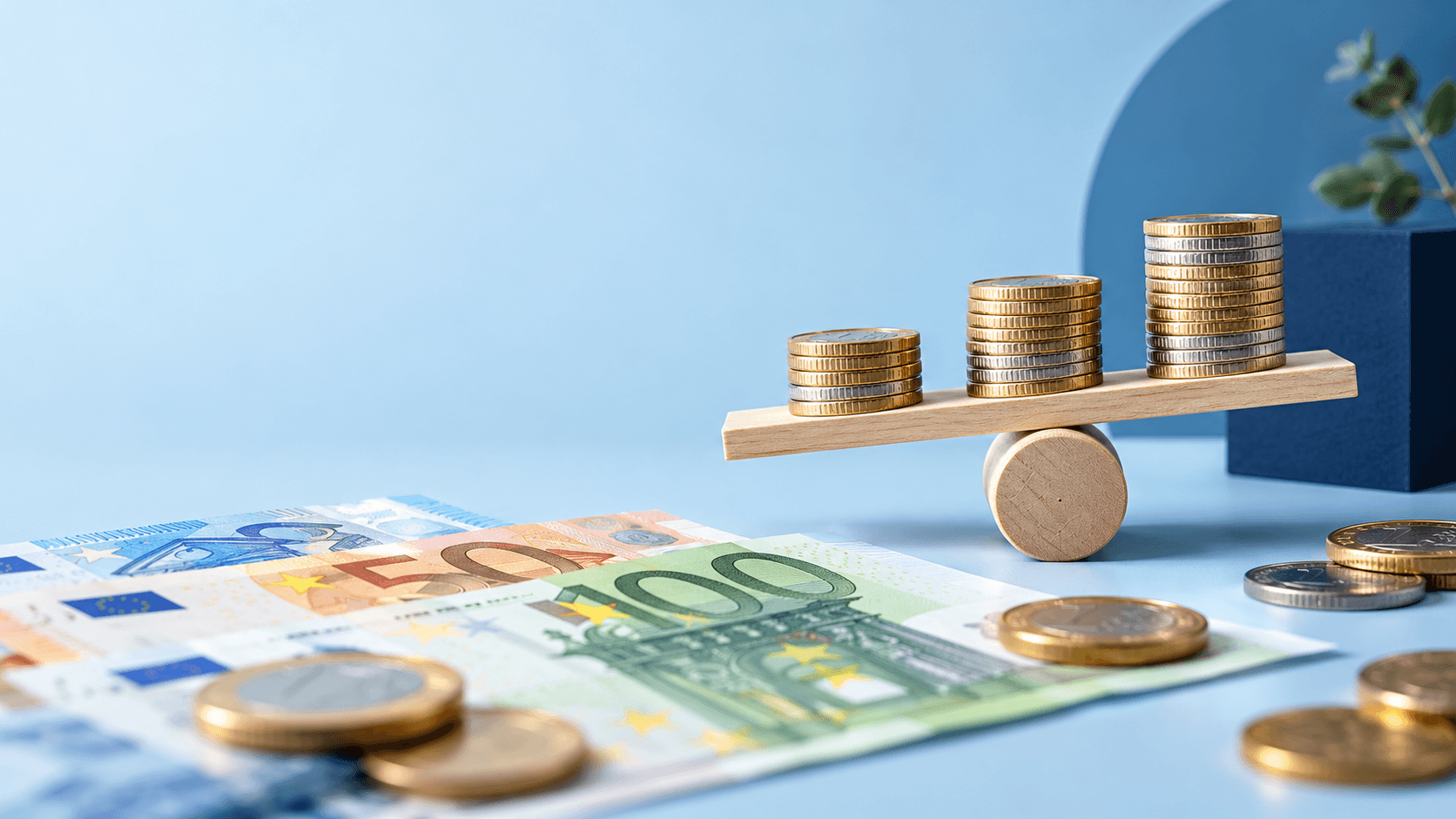 Yüksek kesintileri dengelemeyi simgeleyen euro banknotları, madeni para yığınları ve terazi illüstrasyonu